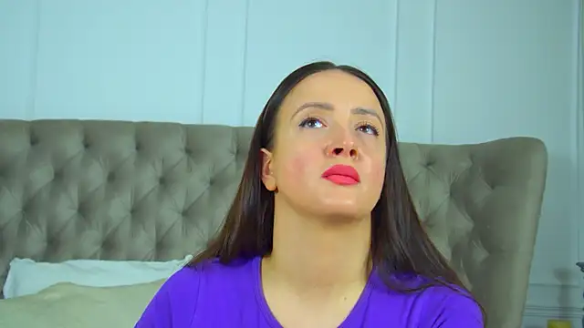 ElinaBellucci online show from April 6, 4:08 am