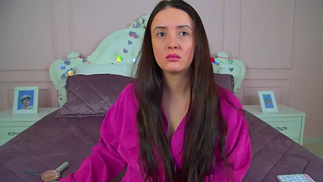 ElinaBellucci online show from February 18, 4:32 am