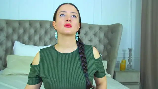 ElinaBellucci online show from April 3, 4:08 am