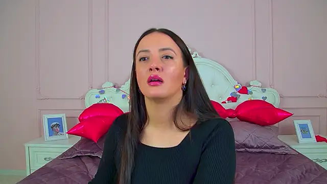 ElinaBellucci online show from March 2, 4:24 am