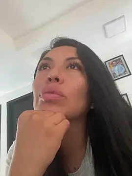 Emma Sanz   online show from April 10, 4:03 pm