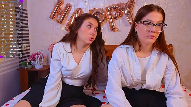 Snapshot of MelanieTwice chatting on February 14, 11:32 am MelanieTwice online show from February 14, 11:32 am