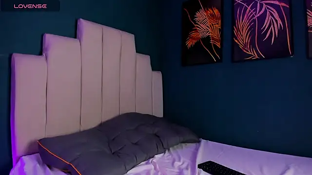 Adrienne   online show from April 16, 9:39 pm