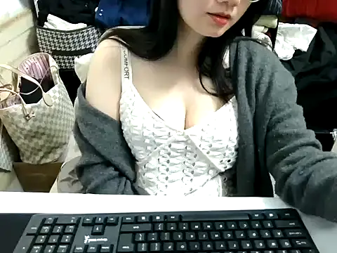 Snapshot of xiaoxiaowan11 chatting on February 8, 12:03 pm xiaoxiaowan11 online show from February 8, 12:03 pm