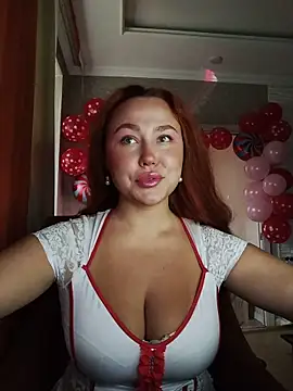 Snapshot of LolaaMint_ chatting on February 12, 10:15 am LolaaMint online show from February 12, 10:15 am