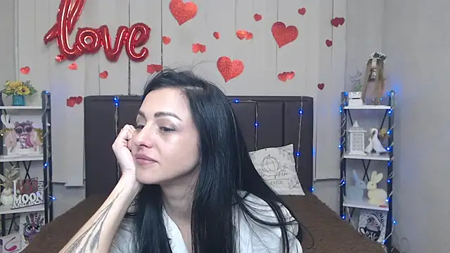 EvaClarkk online show from May 17, 5:13 pm