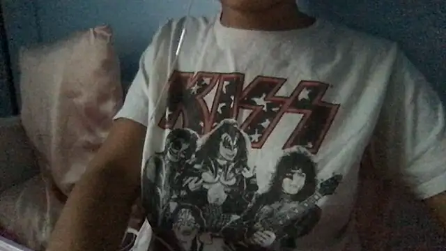 Snapshot of laurenace chatting on February 6, 12:45 pm laurenace online show from February 6, 12:45 pm