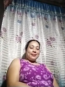 Snapshot of May_Bombs chatting on February 5, 10:44 am May Bombs online show from February 5, 10:44 am