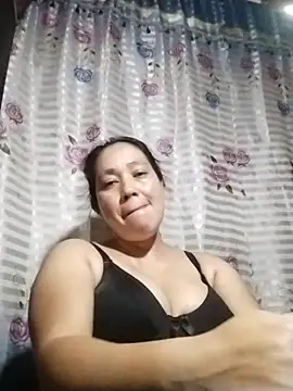 Snapshot of May_Bombs chatting on February 7, 1:35 am May Bombs online show from February 7, 1:35 am