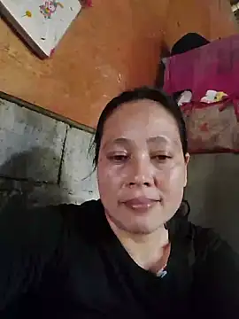 Snapshot of May_Bombs chatting on April 24, 1:18 am May Bombs online show from April 24, 1:18 am