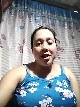 Snapshot of May_Bombs chatting on February 18, 8:44 am May Bombs online show from February 18, 8:44 am