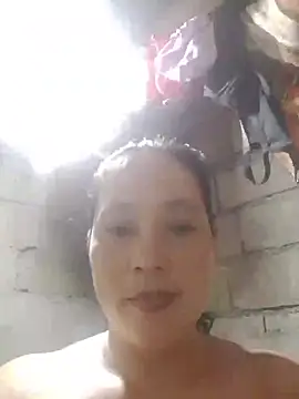 Snapshot of May_Bombs chatting on May 22, 9:18 am May Bombs online show from May 22, 9:18 am