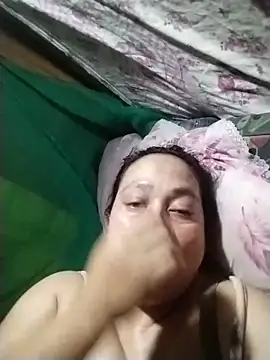 Snapshot of May_Bombs chatting on February 17, 2:53 am May Bombs online show from February 17, 2:53 am