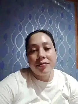 Snapshot of May_Bombs chatting on May 12, 8:21 am May Bombs online show from May 12, 8:21 am