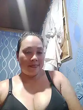 Snapshot of May_Bombs chatting on June 25, 4:21 am May Bombs online show from June 25, 4:21 am