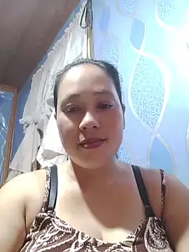 Snapshot of May_Bombs chatting on May 20, 12:18 am May Bombs online show from May 20, 12:18 am