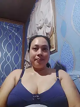 Snapshot of May_Bombs chatting on May 26, 1:04 am May Bombs online show from May 26, 1:04 am
