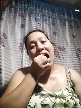 Snapshot of May_Bombs chatting on February 15, 8:13 am May Bombs online show from February 15, 8:13 am