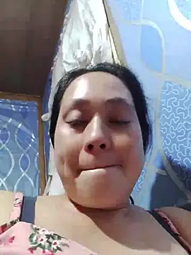 Snapshot of May_Bombs chatting on April 24, 1:24 pm May Bombs online show from April 24, 1:24 pm