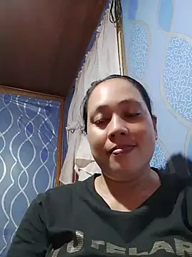 Snapshot of May_Bombs chatting on June 1, 11:54 am May Bombs online show from June 1, 11:54 am
