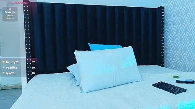 Snapshot of tightlittleebony chatting on February 21, 11:07 pm tightlittleebony online show from February 21, 11:07 pm