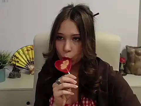 LanaLovely online show from February 9, 7:17 am