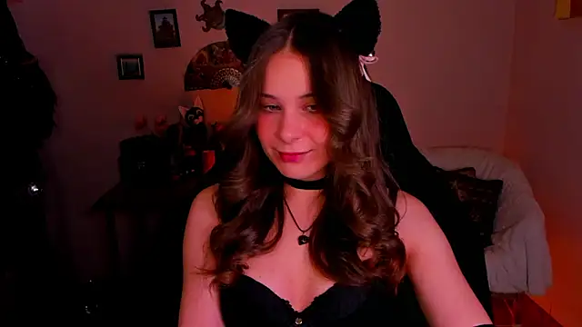 LanaLovely online show from May 15, 6:33 am