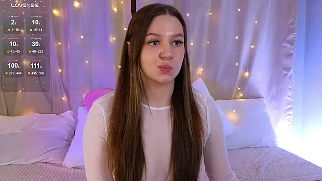 kira sweety x online show from April 1, 6:05 pm