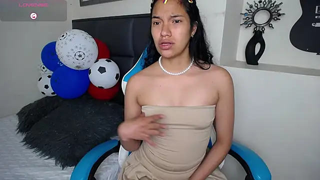 Snapshot of Julieta_Parker chatting on June 25, 2:09 am Julieta Parker online show from June 25, 2:09 am