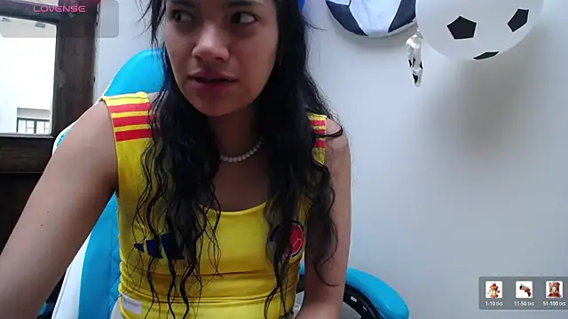 Snapshot of Julieta_Parker chatting on June 15, 7:24 pm Julieta Parker online show from June 15, 7:24 pm