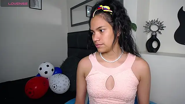 Snapshot of Julieta_Parker chatting on June 19, 2:17 am Julieta Parker online show from June 19, 2:17 am