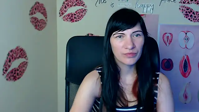 Snapshot of Rosalinda_ro chatting on May 9, 6:11 pm Rosalinda ro online show from May 9, 6:11 pm