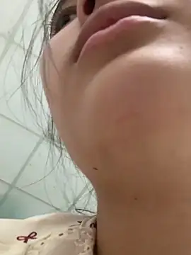 Snapshot of Suzu_xx01 chatting on May 29, 1:28 pm Suzu xx01 online show from May 29, 1:28 pm