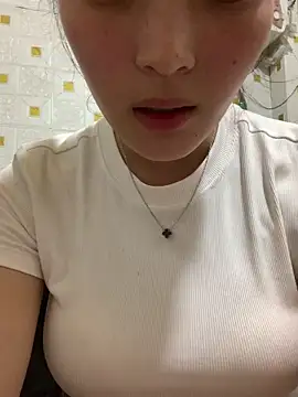 Snapshot of Suzu_xx01 chatting on May 24, 5:02 pm Suzu xx01 online show from May 24, 5:02 pm