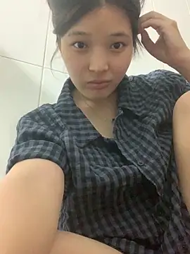 Snapshot of Suzu_xx01 chatting on May 28, 3:51 pm Suzu xx01 online show from May 28, 3:51 pm