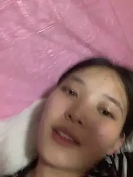 Snapshot of Suzu_xx01 chatting on May 19, 4:36 pm Suzu xx01 online show from May 19, 4:36 pm