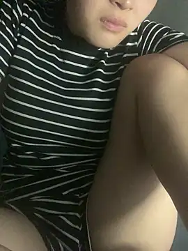 Snapshot of Suzu_xx01 chatting on June 14, 4:52 pm Suzu xx01 online show from June 14, 4:52 pm
