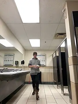 Snapshot of Horus1922 chatting on February 24, 5:58 pm Horus1922 online show from February 24, 5:58 pm