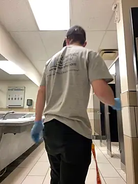 Snapshot of Horus1922 chatting on February 25, 5:35 pm Horus1922 online show from February 25, 5:35 pm