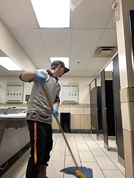 Snapshot of Horus1922 chatting on February 23, 5:46 pm Horus1922 online show from February 23, 5:46 pm