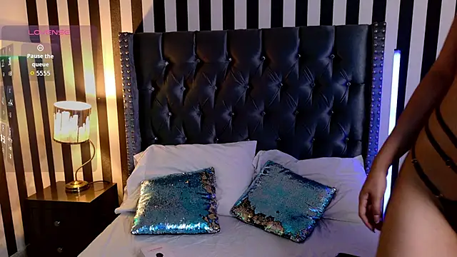 Snapshot of carosantoss chatting on February 23, 10:38 am carosantoss online show from February 23, 10:38 am