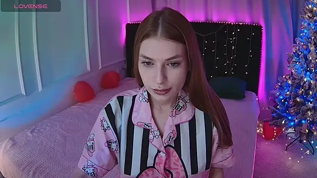 Snapshot of Alisa_Wood chatting on February 19, 3:20 pm Alisa Wood online show from February 19, 3:20 pm