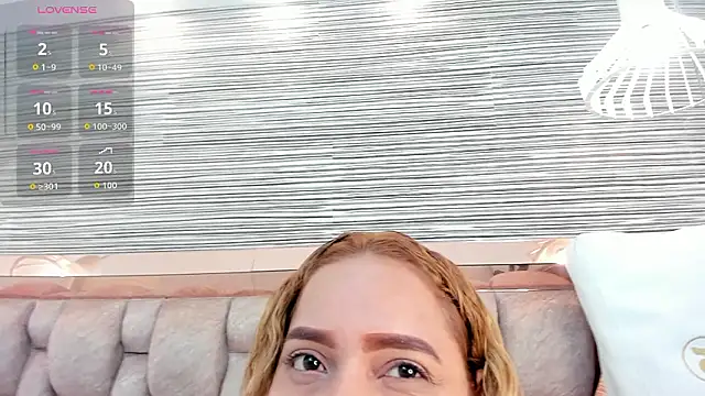 Snapshot of rossy_roose chatting on February 22, 7:04 pm rossy roose online show from February 22, 7:04 pm