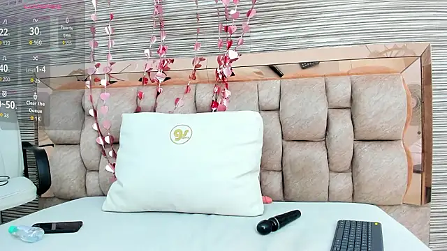 Snapshot of rossy_roose chatting on February 6, 7:43 pm rossy roose online show from February 6, 7:43 pm