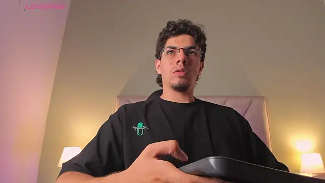 Snapshot of Axel_Creed chatting on February 26, 2:28 pm Axel Creed online show from February 26, 2:28 pm