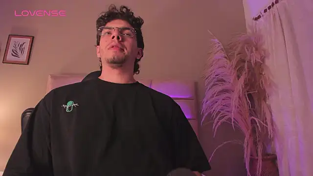 Snapshot of Axel_Creed chatting on February 28, 3:50 am Axel Creed online show from February 28, 3:50 am