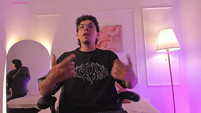 Snapshot of Axel_Creed chatting on February 22, 2:47 am Axel Creed online show from February 22, 2:47 am