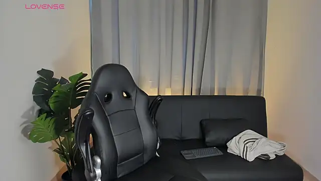 Snapshot of Axel_Creed chatting on February 28, 9:03 pm Axel Creed online show from February 28, 9:03 pm