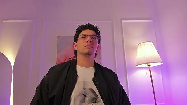 Snapshot of Axel_Creed chatting on February 15, 11:31 am Axel Creed online show from February 15, 11:31 am