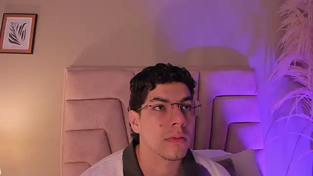 Snapshot of Axel_Creed chatting on February 11, 10:48 am Axel Creed online show from February 11, 10:48 am